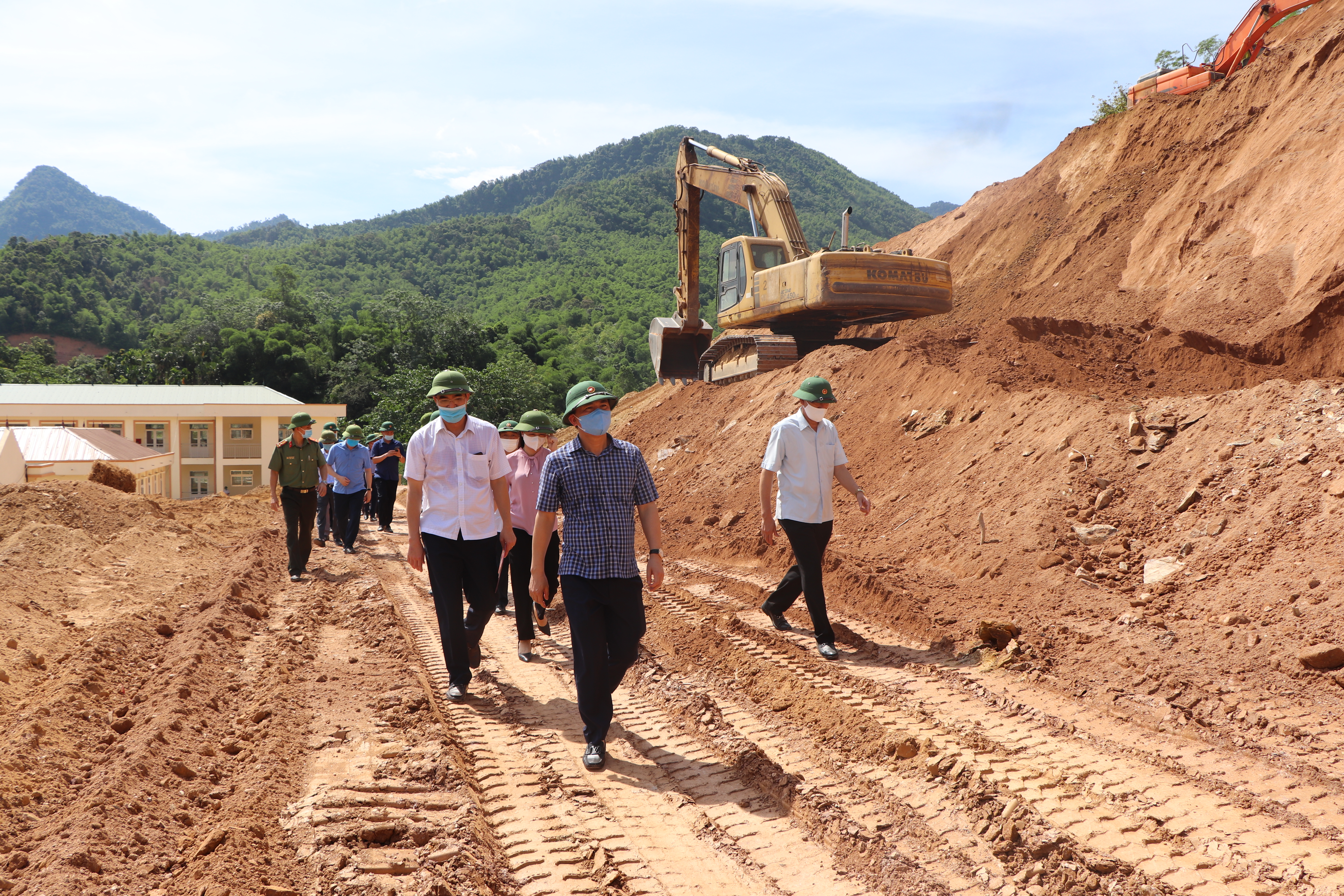 Các đồng chí lãnh đạo Tỉnh ủy, UBND tỉnh chỉ đạo công tác ứng phó với bão tại các địa phương