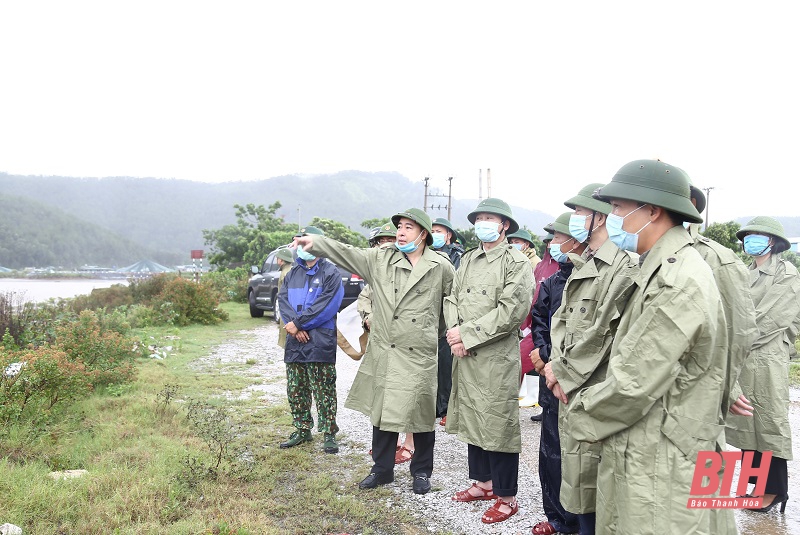 Các đồng chí lãnh đạo Tỉnh ủy, UBND tỉnh chỉ đạo công tác ứng phó với bão tại các địa phương