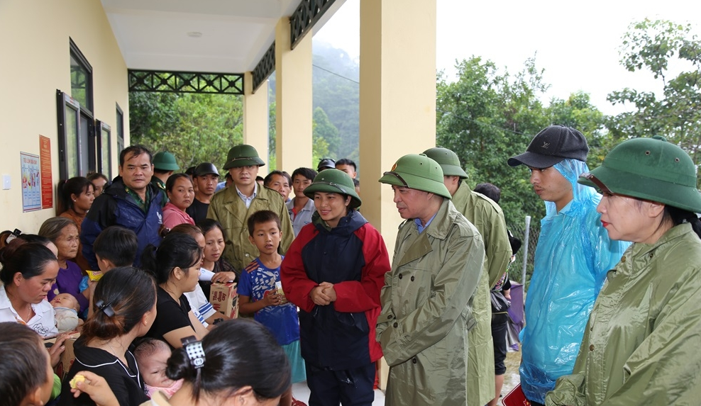 Phó Bí thư Thường trực Tỉnh uỷ Lại Thế Nguyên kiểm tra tình hình ứng phó với thiên tai tại các huyện miền núi