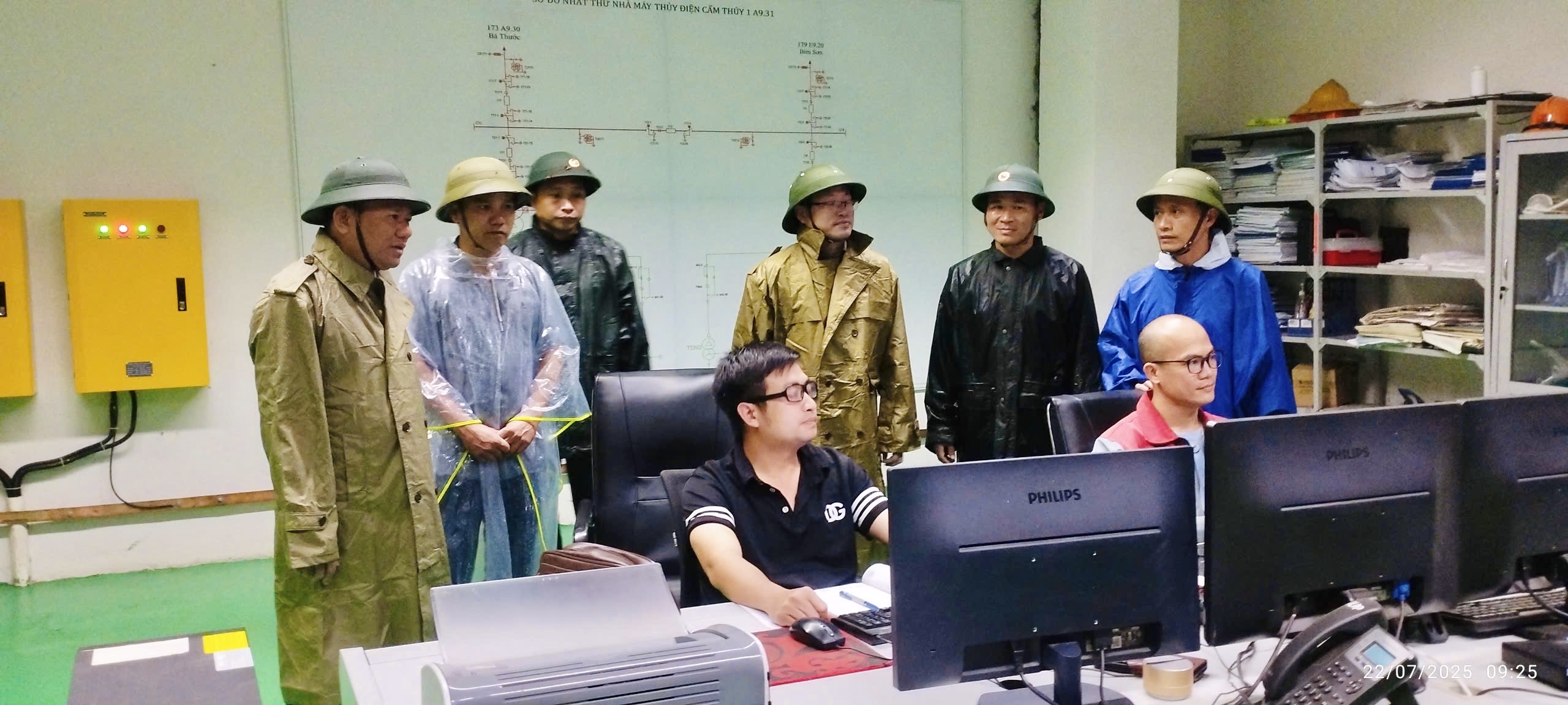 Phó Chủ tịch Thường trực UBND tỉnh Nguyễn Văn Thi kiểm tra, chỉ đạo công tác ứng phó với bão số 3