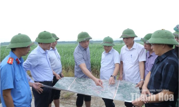 Chủ tịch UBND tỉnh Tô Anh Dũng kiểm tra công tác ứng phó với mưa bão tại một số địa phương
